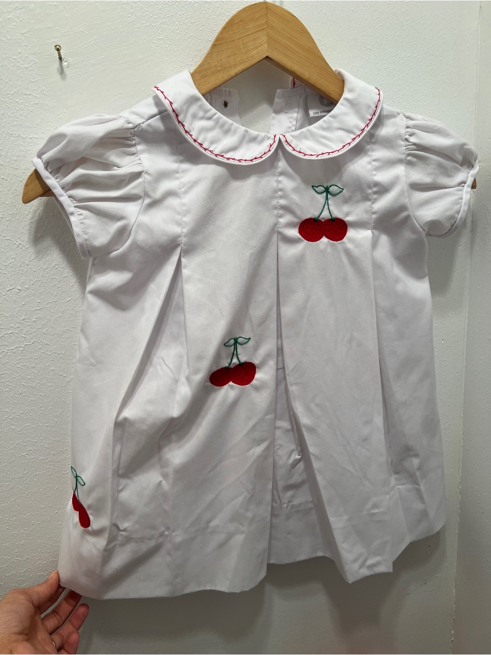 The proper peony 3T Classic White Cherry Embroidered Girls' dress like new